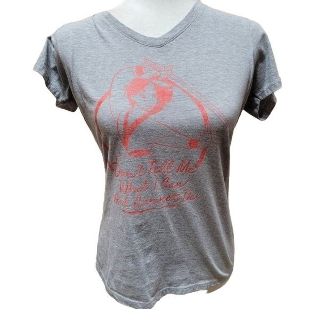 Disney Women's Size Medium Mulan Short Sleeve V Neck Tee Med Cotton Blend